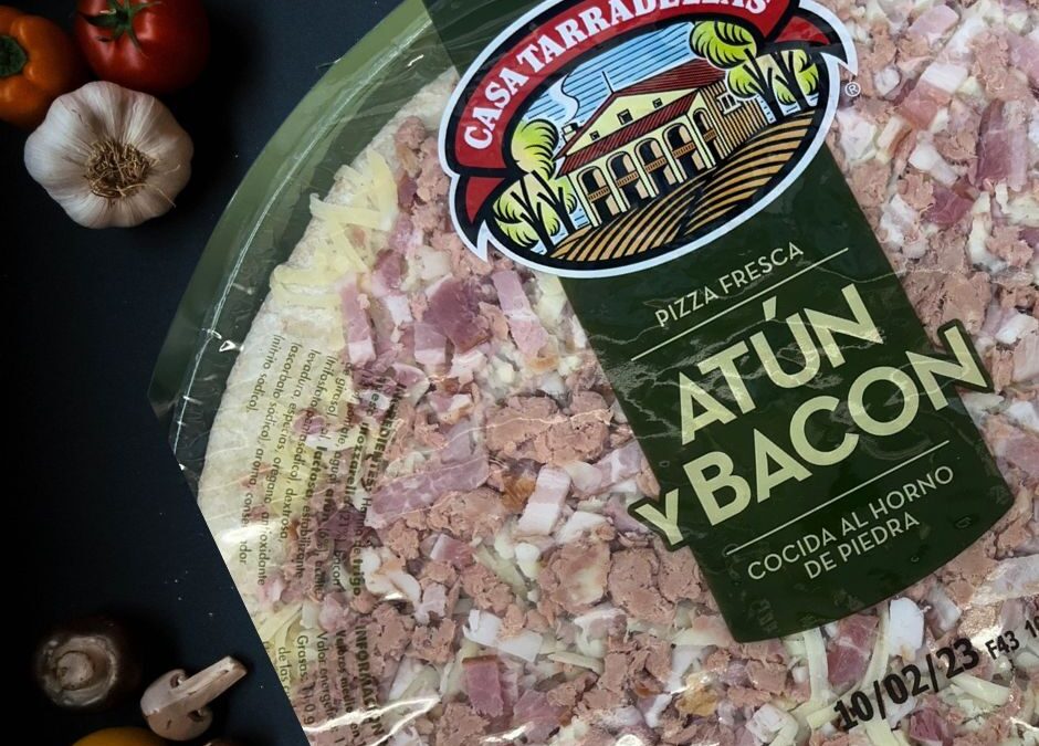 Date un capricho y disfruta de nuestra pizza de atún y bacon de CASA TARRADELLAS